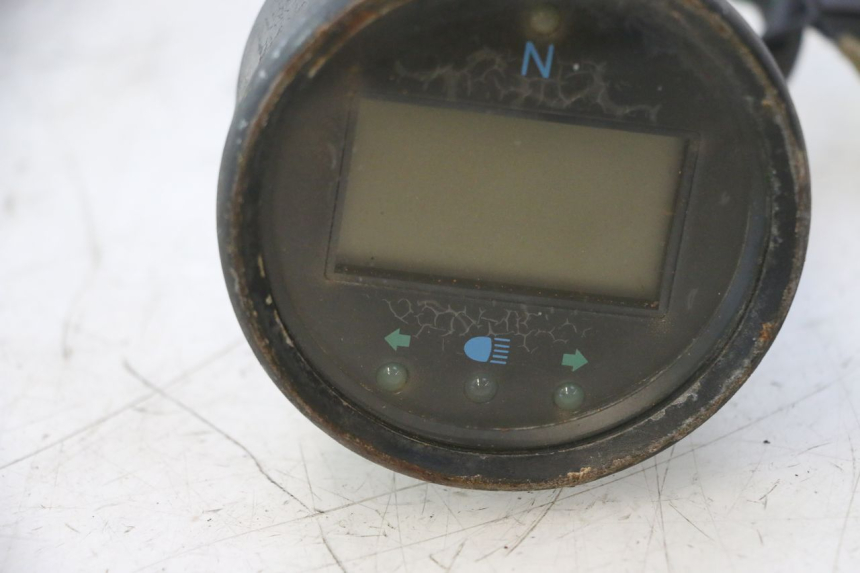 photo de VELOCIMETRO SMC XROAD 150 - Primer plano técnico