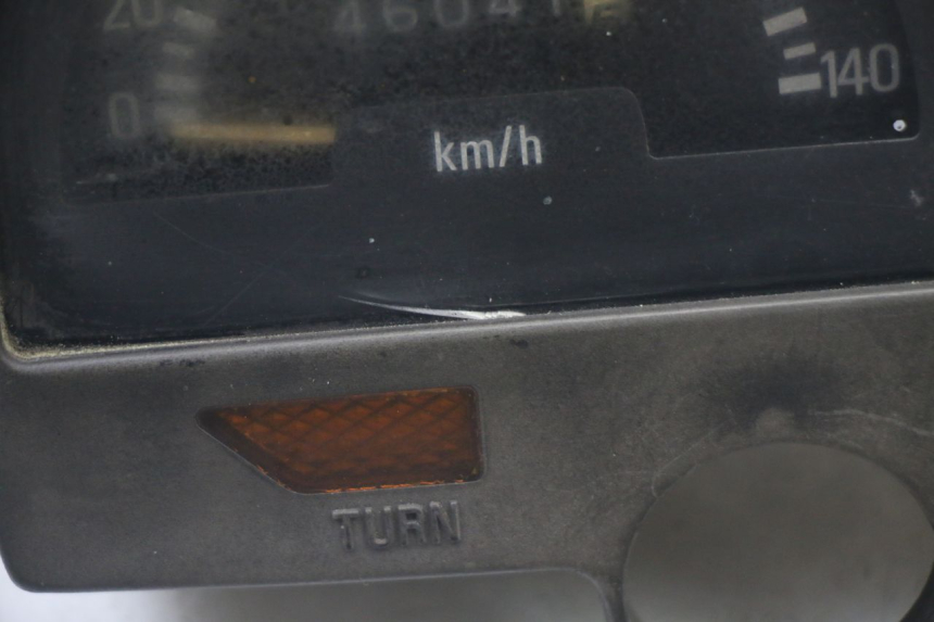 photo de CUENTA KILÓMETROS YAMAHA SR 125 (1982 - 2003) - Primer plano técnico