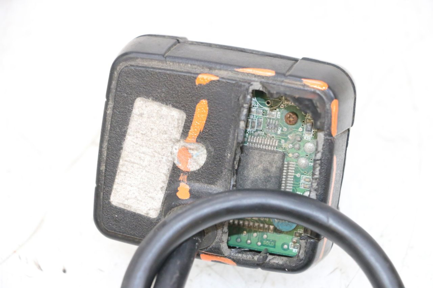 photo de VELOCIMETRO YAMAHA YFM R RAPTOR 250 (2008 - 2014) - Primer plano técnico