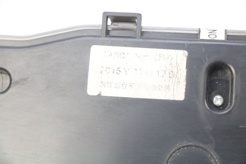 photo de CUENTA KILÓMETROS YAMASAKI YM T 125 (2015 - 2020) - Detalles de los puntos de fijación