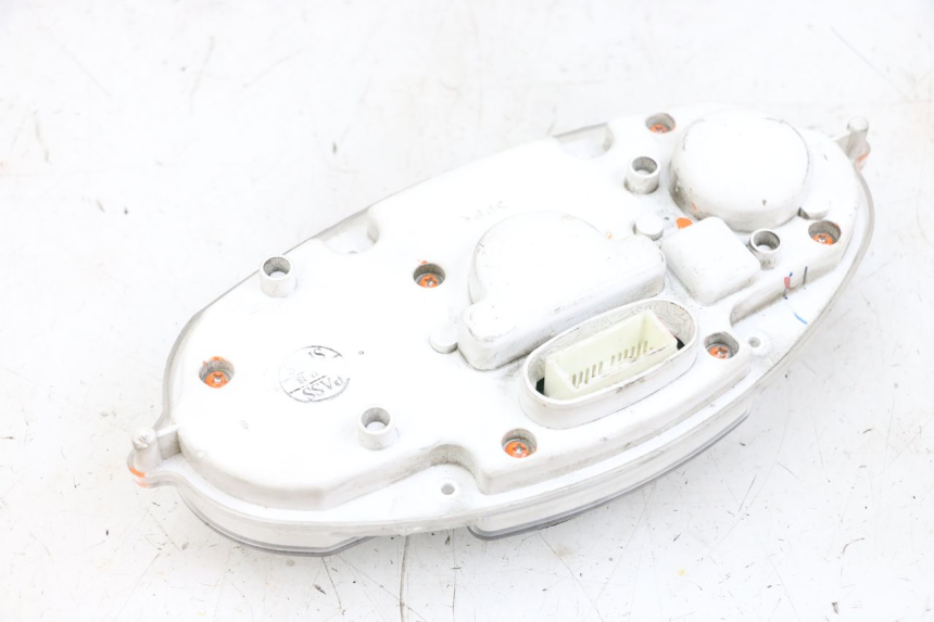 photo de CUENTA KILÓMETROS YAMAHA YP MAJESTY 125 (2002 - 2006) - Detalles de los puntos de fijación