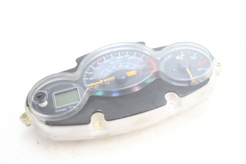 photo de VELOCIMETRO YAMAHA YP MAJESTY 125 (2007 - 2010) - Primer plano técnico