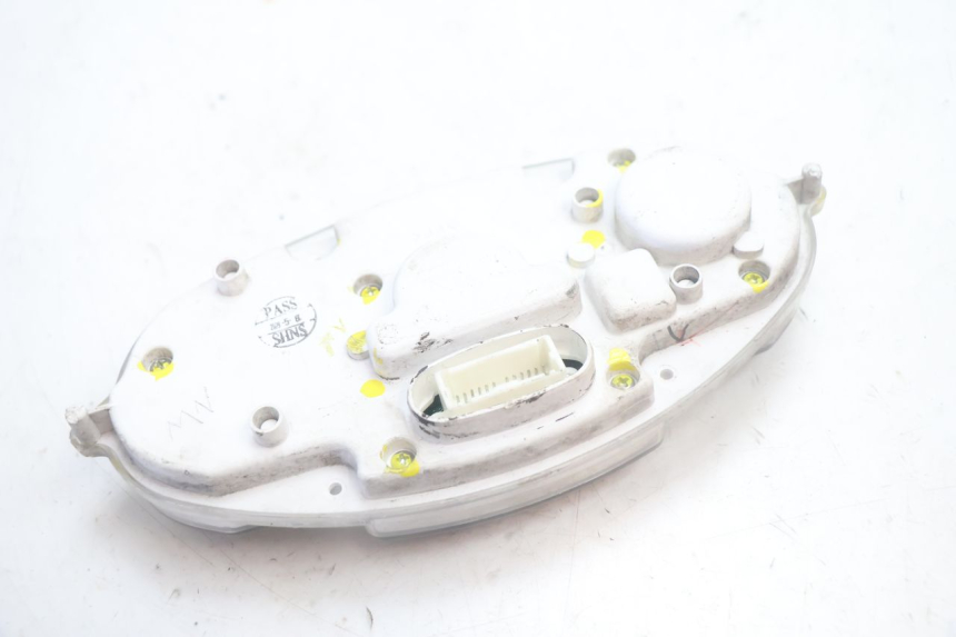 photo de VELOCIMETRO YAMAHA YP MAJESTY 125 (2007 - 2010) - Estado de la superficie y material