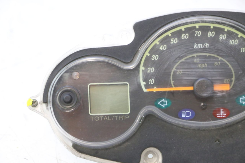 photo de CUENTA KILÓMETROS YAMAHA YP MAJESTY 125 (2002 - 2006) - Zoom sobre los componentes