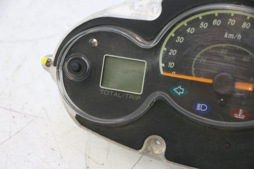 photo de CUENTA KILÓMETROS YAMAHA YP MAJESTY 125 (2002 - 2006) - Detalle de la pieza