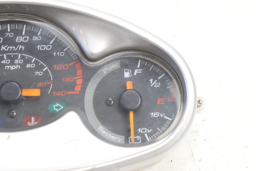 photo de VELOCIMETRO YAMAHA YP MAJESTY 125 (2007 - 2010) - Primer plano técnico