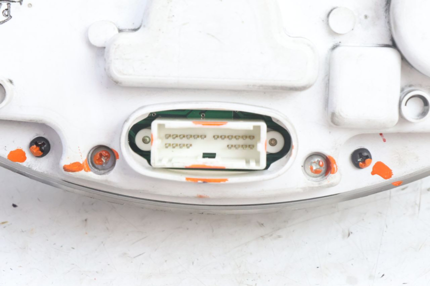 photo de VELOCIMETRO YAMAHA YP MAJESTY 125 (2007 - 2010) - Detalles de los puntos de fijación