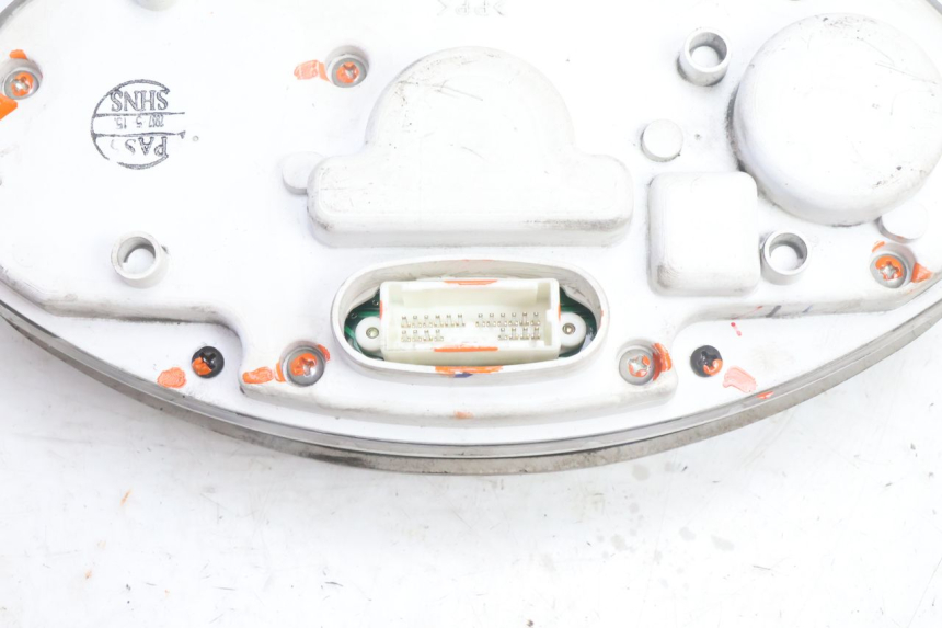 photo de VELOCIMETRO YAMAHA YP MAJESTY 125 (2007 - 2010) - Estado de la superficie y material