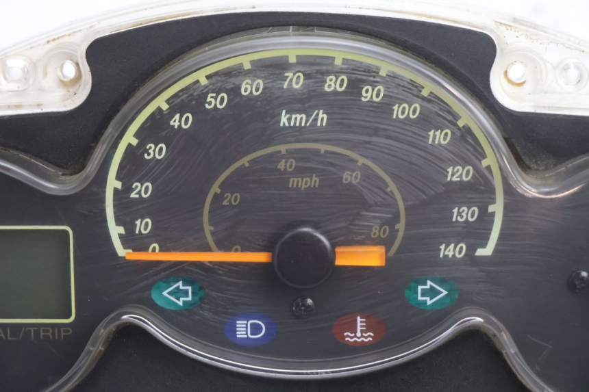 photo de CUENTA KILÓMETROS YAMAHA YP MAJESTY 125 (2002 - 2006) - Zoom estado de uso