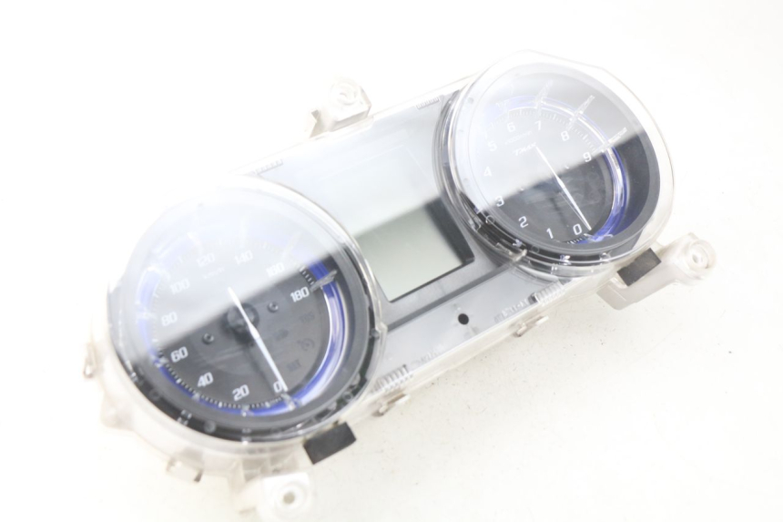 photo de VELOCIMETRO YAMAHA YP T-MAX TMAX 530 (2017 - 2020) - Estado de la superficie y material