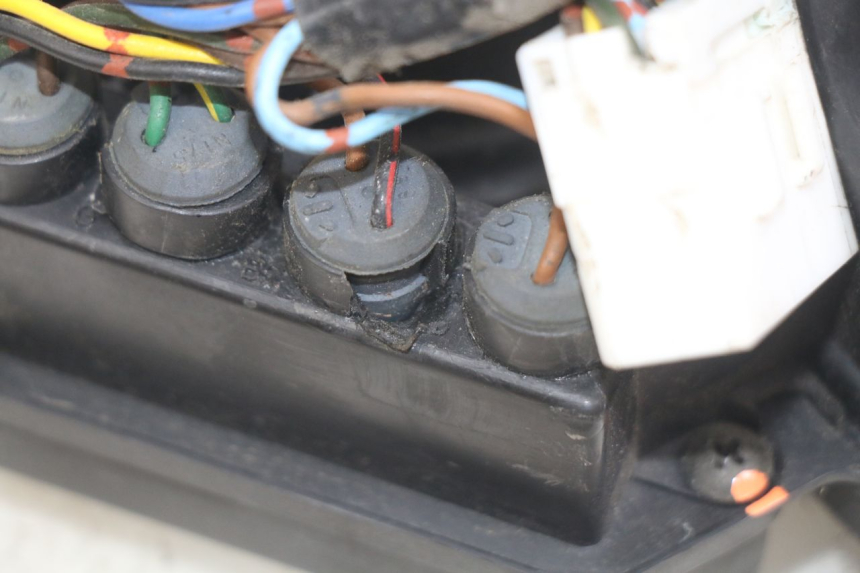 photo de CUENTA KILÓMETROS YAMAHA YZF R THUNDERCAT 600 (1996 - 2003) - Otra perspectiva