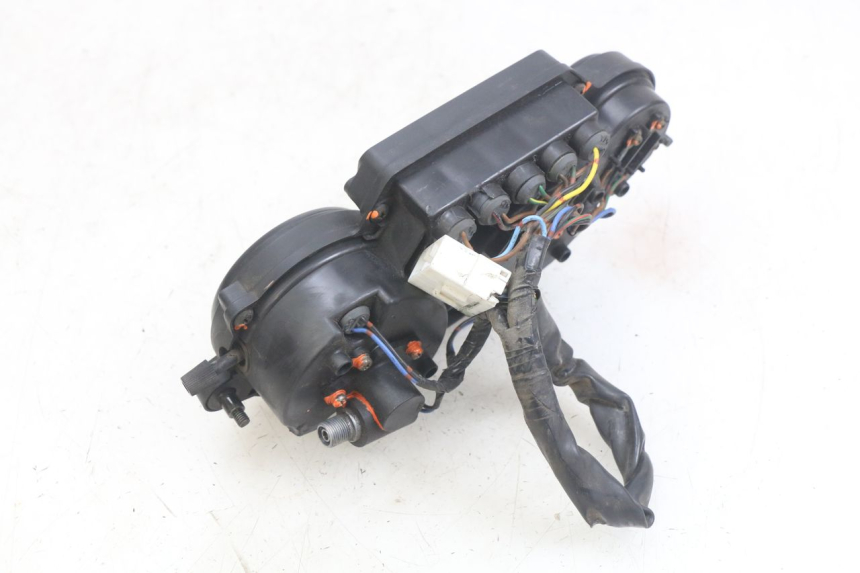 photo de CUENTA KILÓMETROS YAMAHA YZF R THUNDERCAT 600 (1996 - 2003) - Primer plano técnico