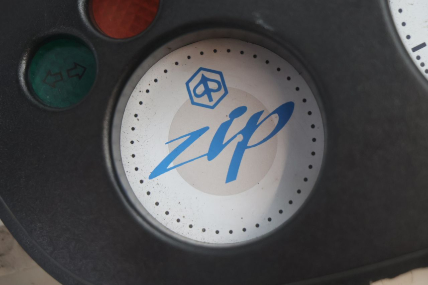 photo de VELOCIMETRO PIAGGIO ZIP 4T 50 (2006 - 2017) - Zoom estado de uso