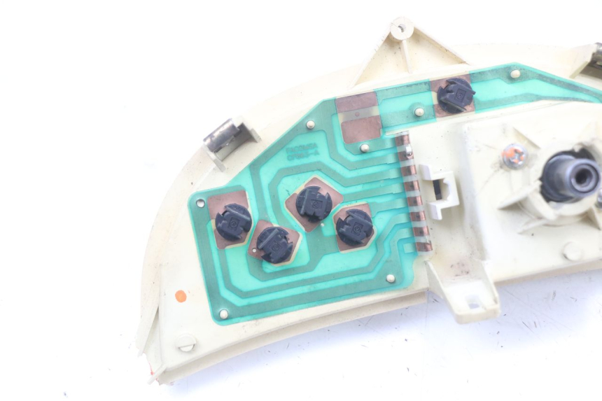 photo de VELOCIMETRO PIAGGIO ZIP RST 50 (1996 - 1998) - Estado de la superficie y material