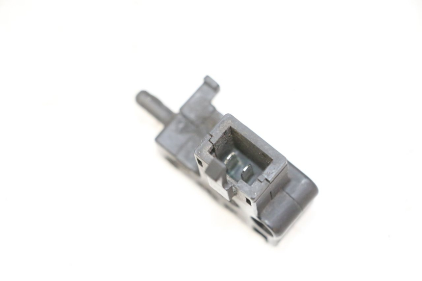 photo de INTERRUPTOR EMBRAGUE YAMAHA FZ6 N FAZER 600 (2004 - 2006) - Primer plano técnico