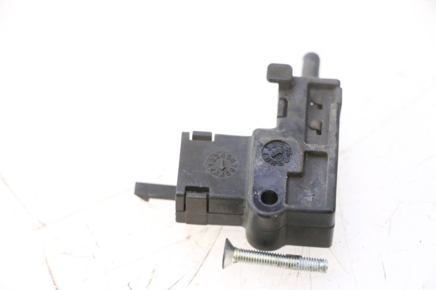 photo de INTERRUPTOR EMBRAGUE SUZUKI GSR 600 (2005 - 2012) - Zoom estado de uso