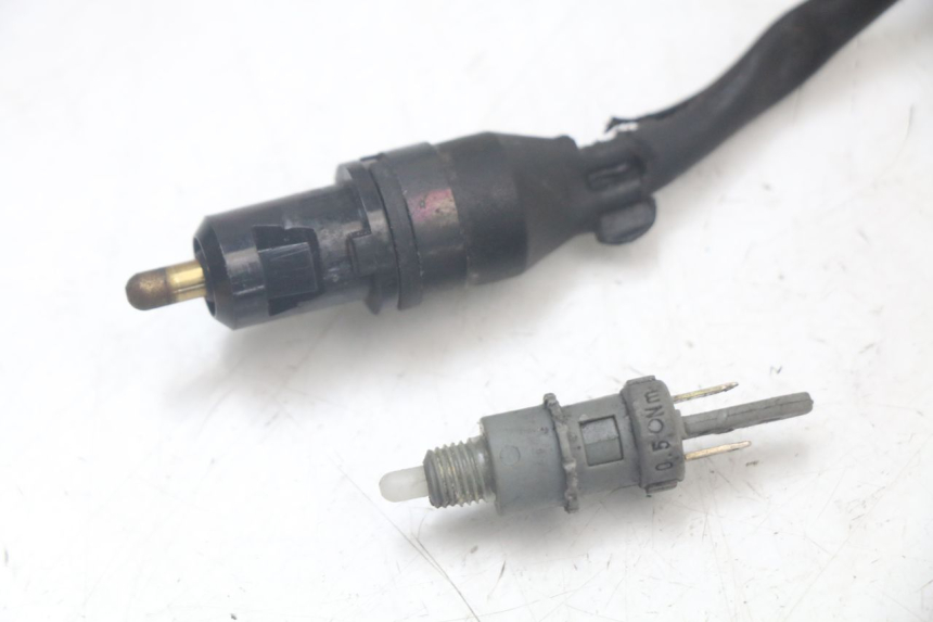 photo de INTERRUPTOR DE LUZ DE FRENO QUADRO 3D S 350 (2013 - 2018) - Zoom estado de uso