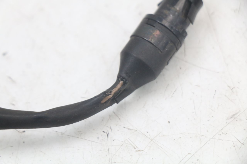 photo de INTERRUPTOR DE LUZ DE FRENO QUADRO 3D S 350 (2013 - 2018) - Primer plano técnico