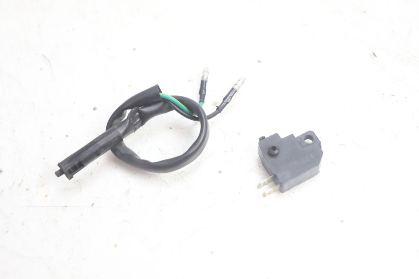 photo de INTERRUPTOR DE LUZ DE FRENO KYMCO AGILITY 4T 50 (2018 - 2022) - Detalle de la pieza