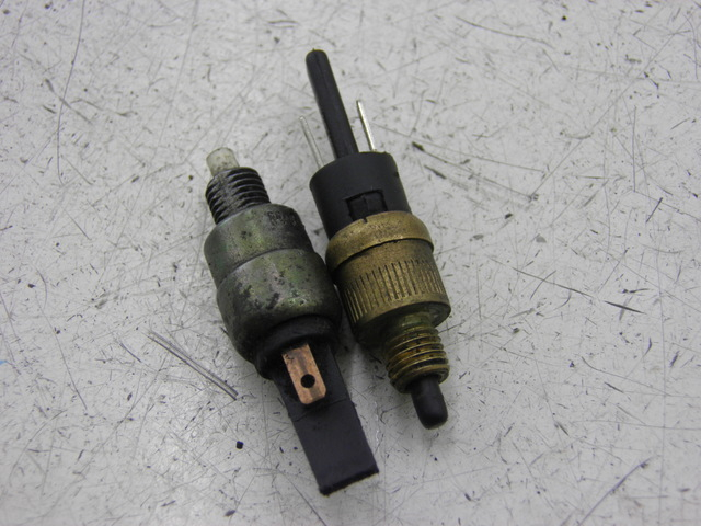 photo de LUZ FRENO INTERRUPTOR APRILIA LEONARDO 125 (1999 - 2001) - Vista principal