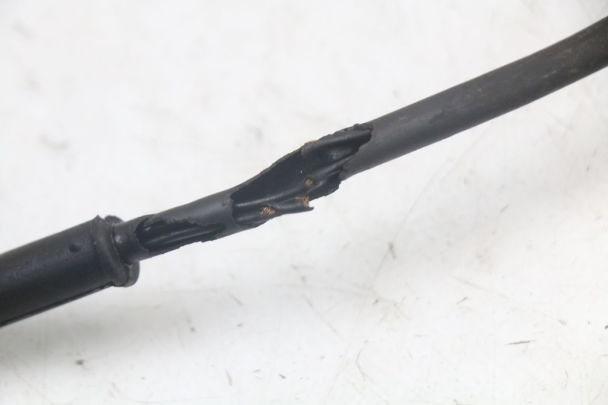 photo de CONTACTOR DE LUZ DE FRENO TRASERO QUADRO 3D S 350 (2013 - 2018) - Primer plano técnico