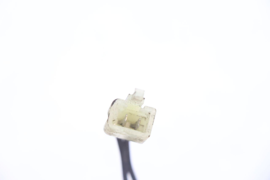 photo de LUZ FRENO INTERRUPTOR TRASERA HONDA CB F HORNET 600 (2005 - 2006) - Primer plano técnico
