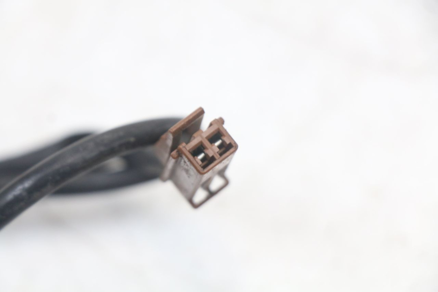 photo de INTERRUPTOR DE LUZ DE FRENO TRASERO YAMAHA FJR ABS 1300 (2006 - 2012) - Primer plano técnico