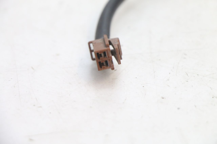 photo de LUZ FRENO INTERRUPTOR TRASERA YAMAHA FJR 1300 (2001 - 2005) - Otra perspectiva