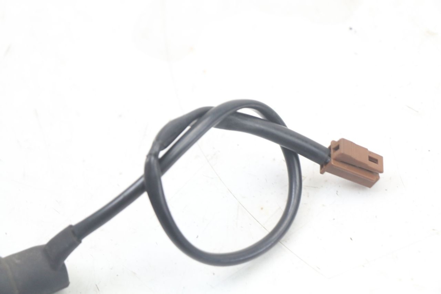 photo de LUZ FRENO INTERRUPTOR TRASERA YAMAHA FZ1 FAZER 1000 (2007 - 2009) - Otra perspectiva