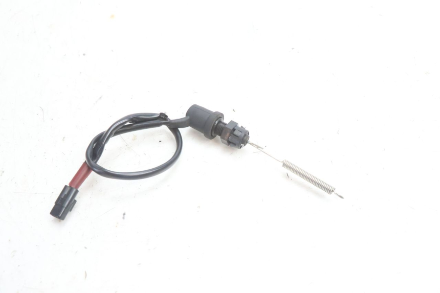 photo de LUZ FRENO INTERRUPTOR TRASERA YAMAHA FZ8 800 (2010 - 2016) - Primer plano técnico