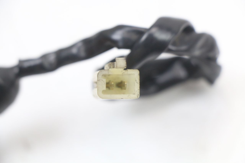 photo de LUZ FRENO INTERRUPTOR TRASERA SUZUKI GZ MARAUDER 125 (1998 - 2004) - Primer plano técnico