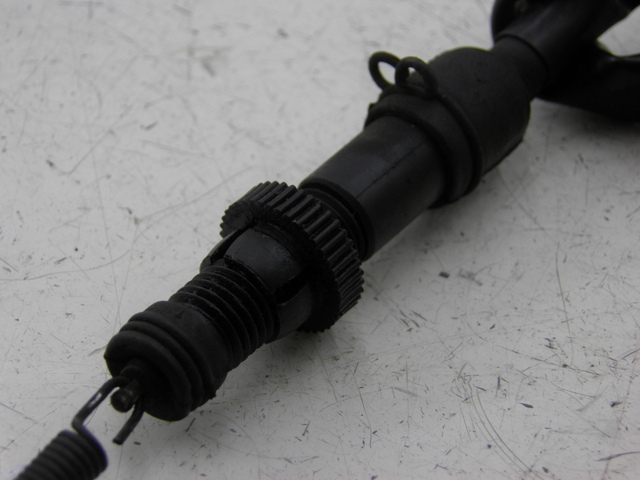 photo de LUZ FRENO INTERRUPTOR TRASERA HONDA CB SEVEN FITTY 750 (1992 - 2003) - Primer plano técnico