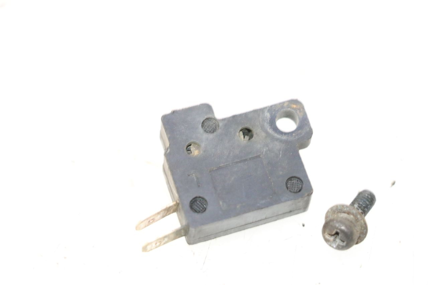photo de LUZ FRENO INTERRUPTOR TRASERA KYMCO MXU R 250 (2004 - 2010) - Primer plano técnico