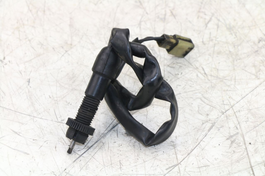photo de LUZ FRENO INTERRUPTOR TRASERA HONDA NTV REVERSE 650 (1993 - 1994) - Detalle de la pieza