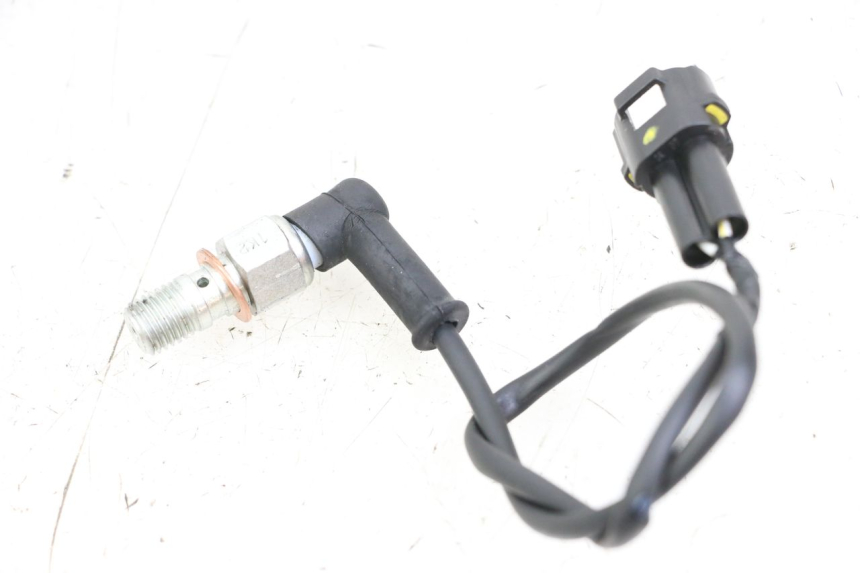 photo de LUZ FRENO INTERRUPTOR TRASERA ROYAL ENFIELD CONTINENTAL GT 650 (2019 - 2024) - Zoom estado de uso