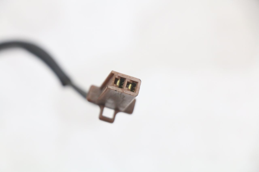 photo de LUZ FRENO INTERRUPTOR TRASERA YAMAHA TDR DELTABOX 125 (1997 - 2003) - Primer plano técnico