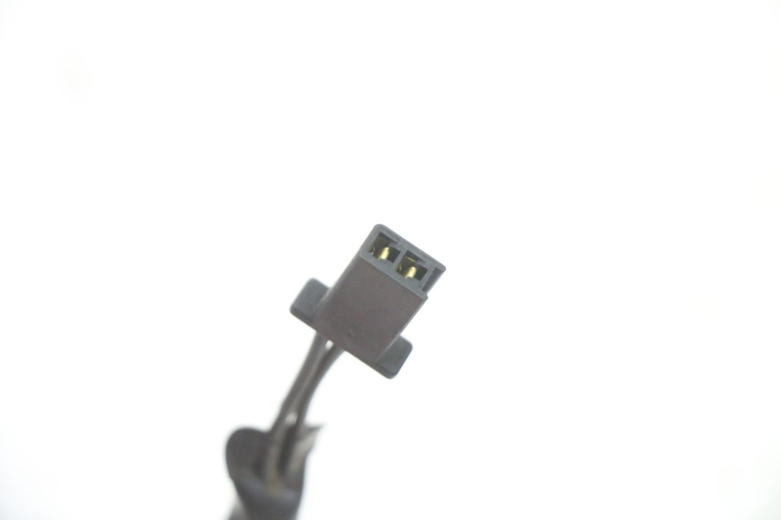 photo de LUZ FRENO INTERRUPTOR TRASERA HONDA XLV VARADERO 125 (2000 - 2006) - Primer plano técnico