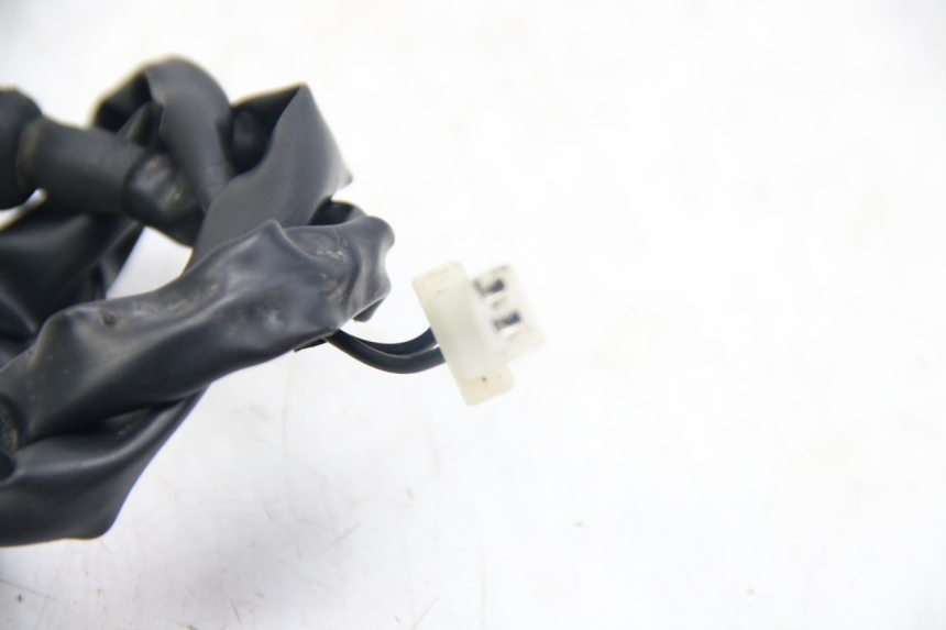 photo de INTERRUPTOR DE LUZ DE FRENO TRASERO HONDA XR L 125 (2003 - 2007) - Primer plano técnico