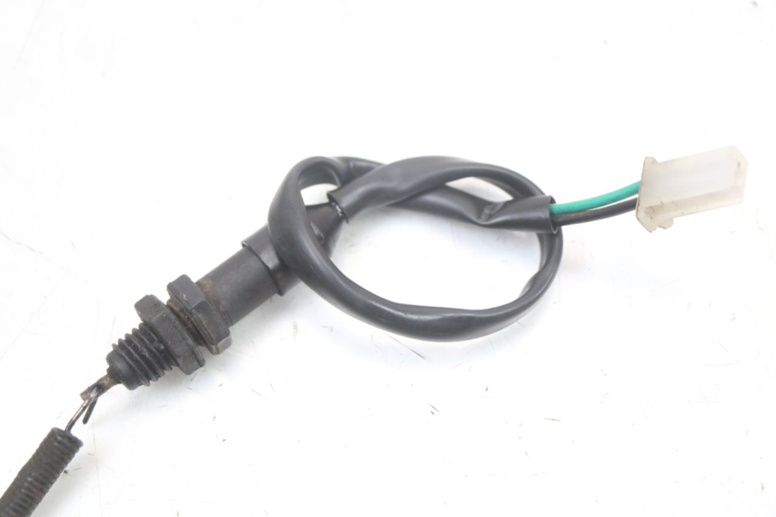 photo de LUZ FRENO INTERRUPTOR TRASERA SYM XS 125 (2007 - 2016) - Primer plano técnico