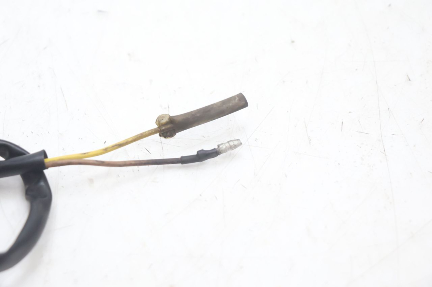 photo de LUZ FRENO INTERRUPTOR TRASERA YAMAHA XV VIRAGO 535 (1988 - 2004) - Primer plano técnico