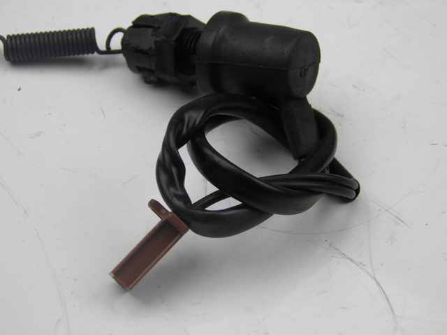 photo de LUZ FRENO INTERRUPTOR TRASERA YAMAHA TDR 125 (1997 - 1996) - Zoom estado de uso