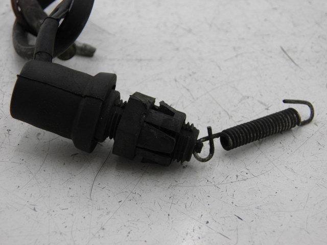 photo de LUZ FRENO INTERRUPTOR TRASERA YAMAHA YBR 125 (2004 - 2006) - Zoom estado de uso