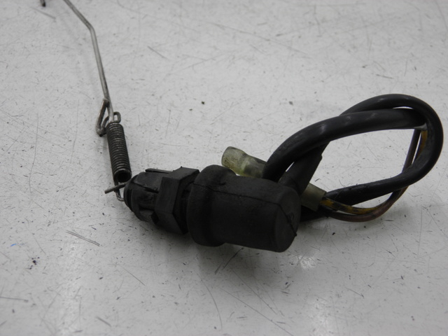 photo de LUZ FRENO INTERRUPTOR TRASERA YAMAHA YBR 125 (2007 - 2009) - Detalle de la pieza