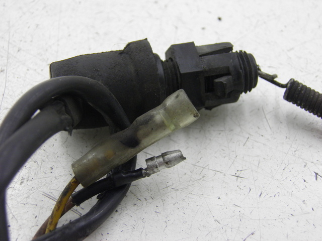 photo de LUZ FRENO INTERRUPTOR TRASERA YAMAHA YBR 125 (2007 - 2009) - Zoom estado de uso