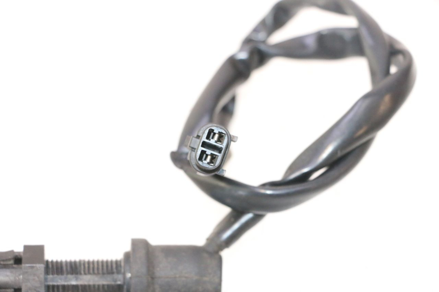 photo de LUZ FRENO INTERRUPTOR TRASERA YAMAHA YZF R6 600 (2008 - 2009) - Detalle de la pieza