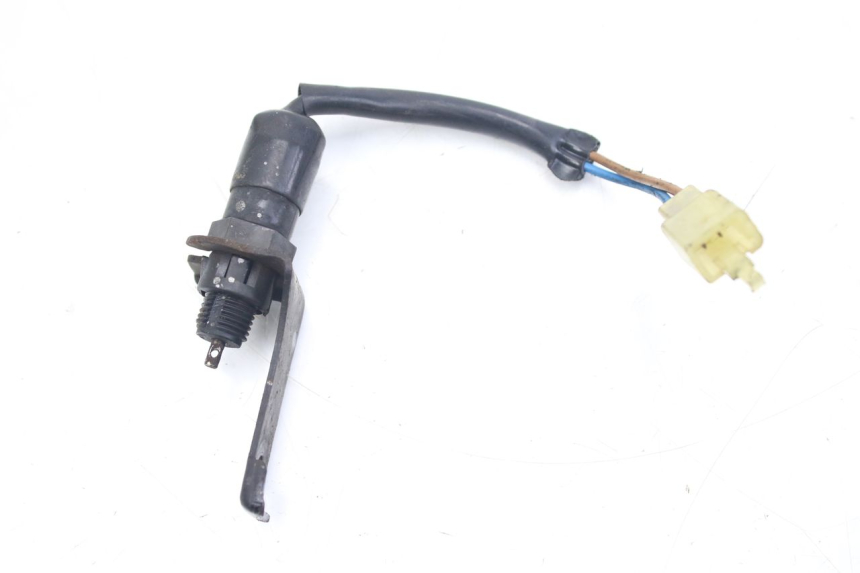 photo de INTERRUPTOR DE LUZ DE FRENO TRASERO KAWASAKI ZZR 600 (1995 - 2004) - Zoom estado de uso