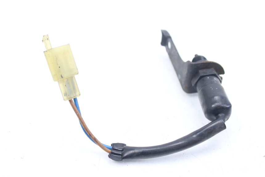 photo de INTERRUPTOR DE LUZ DE FRENO TRASERO KAWASAKI ZZR 600 (1995 - 2004) - Primer plano técnico