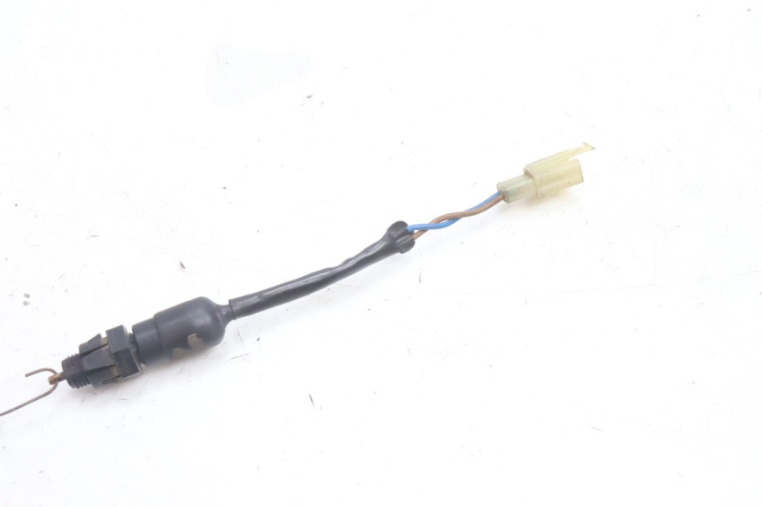 photo de INTERRUPTOR DE LUZ DE FRENO TRASERO KAWASAKI ZZR 600 (1995 - 2004) - Zoom estado de uso