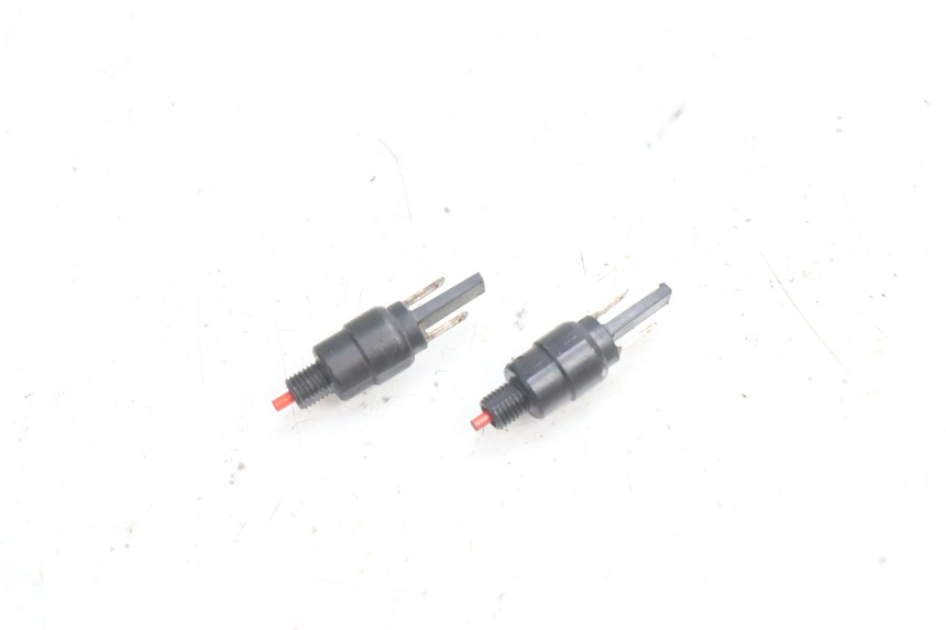 photo de LUZ FRENO INTERRUPTOR APRILIA ATLANTIC S 125 (2010 - 2013) - Vista principal