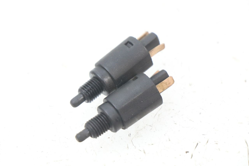 photo de LUZ FRENO INTERRUPTOR PIAGGIO BEVERLY 125 (1998 - 2005) - Vista principal